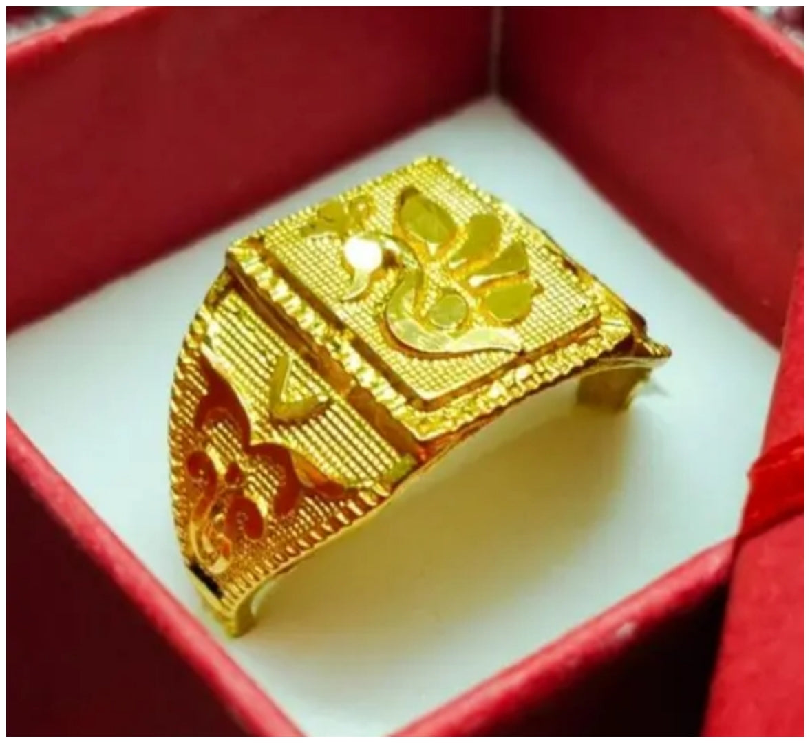 Fancy thik lakki with free peacock ring for man and boys